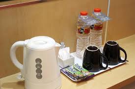 Secara umum, ada dua macam pemanas air jenis listrik, yaitu water heater dengan tangki air dan tanpa menggunakan tangki air. Di Setiap Kamar Kami Dilengkapi Dengan Alat Pemanas Air Beserta Mini Bar Yang Dapat Dikonsimsi Tamu