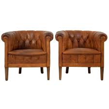 Pair Of Tufted Leather Club Chairs 1stdibs Com Club Chairs Leather Club Chairs Chair