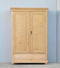 Heller kiefer schrank schrank in heller massiver 5 cm dicker kiefer (kalkseife) aus dänemark nach art eines sideboards. Alter Antiker Bauernschrank Kleiderschrank Schrank Kiefer