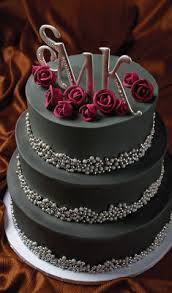 To many, a round shaped cake is simple, plain and boring. Elegant Bride Wedding Cake Designs Heb