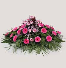Nagelj Je Pogosto Uporabljena Vrsta Cvetja V Zalni Floristiki Tako Zaradi Svoje Zdrzljivosti Kot Tudi Simbolike Gestecke Gerbera