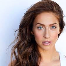 Laura Fremont's Instagram, Twitter & Facebook