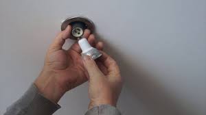 Comment Changer L Ampoule D Un Spot Encastre Youtube