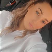 Elizabeth Bate's Instagram, Twitter & Facebook