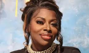 Sidney Poitier Takes Epic 90th B'day Pic with 4 Generations of his Family