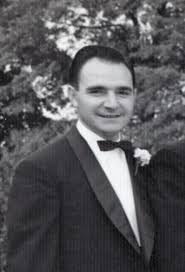 Vinterberg ha pensato forse di girare con mano moderna un racconto dal romanticismo eterno, ma ha costruito un castello senza segrete, stucchevole a dir poco. Louis Nazzaro Obituary Sparta Nj