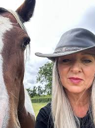 A sneaky peak at a new bridle I will be ordering! When I get a sample they  often include features, such as the stitching