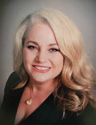 Mary Cahill's Instagram, Twitter & Facebook