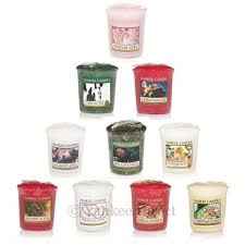 Amazon Com Yankee Candle Christmas Holiday Votive Samplers Set Of 10 Includes Free Votive Holder Home Kitchen