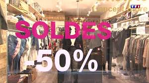 Avant l'achat sur le web lors de la période des soldes 2018, essayez les vêtements ou chaussures en magasin. Les Soldes C Est Mercredi Voici Le Calendrier Des Soldes D Ete 2018 Departement Par Departement Lci