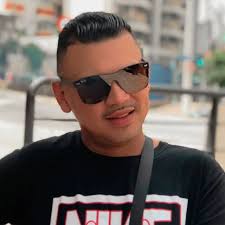 Sacha disse que dorme pelado, pois o Rio de Janeiro é quente. Yuri disse  que só dorme pelado quando trans* #AFazenda