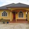 Warna kuning mustard menjadi salah satu warna cat dinding cerah yang banyak dijadikan pilihan, baik untuk interior maupun eksterior rumah. 1