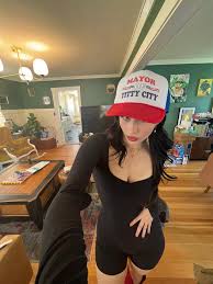 lea jane (@lavlune) on Threads