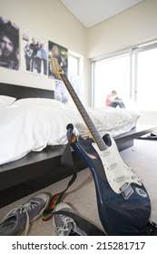 Ontdek de perfecte stockfoto's over guitar bedroom en redactionele nieuwsbeelden van getty images kies uit premium guitar bedroom van de hoogste kwaliteit. Electric Guitar Bedroom Closeup Stock Photo Edit Now 215281717
