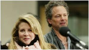 Lindsey is an american singer, songwriter, and producer. Lindsey Buckingham Kristen Messner