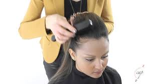 Avec un peigne ou une petite brosse, on rehausse le volume de. Coiffure Comment Faire Une Coque 60s Tuto Par Calor For Elite Model Look Youtube