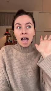 Shannon Lang's Instagram, Twitter & Facebook