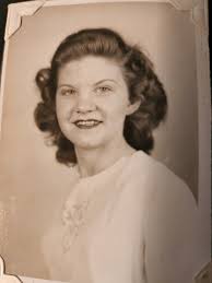 Julia Dunne , wife of John with daughters , possibly at gates to Seapark .  My Grandmother Juli and Grandaunt Kitty in pic . Any other info would b  great Pascal Dunne