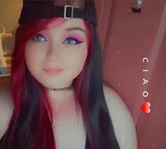 Hi all! I just wanted to introduce myself and share a photo I took. It's a  little old bc like a year ago my front facing camera broke so I don't take