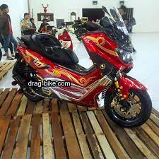 Yamaha nmax tenaga bengkak, naik jadi 180 cc, spek tetap nyaman buat harian. 35 Foto Gambar Modifikasi Nmax Hitam Merah Putih Dan Aksesoris Spion Variasi Jok Drag Bike Com Hitam Aksesoris Merah