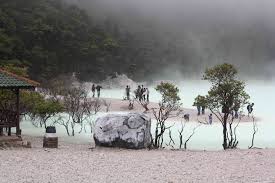 6 kawasan punclut bandung yang memiliki panorama indah, yuk cek! Tengok Yuk Keindahan Kawah Putih Ciwidey Yang Menyejukkan Hati