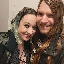 Who can recommend an engagement photographer for alternative style couples  in Michigan?