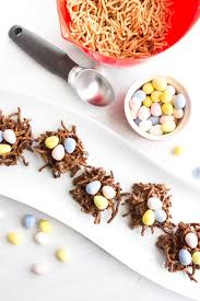 1001 Recettes Et Idees Pour Faire Un Nid De Paques Sucre En 2020 Fondue Au Chocolat Alimentation Faire Fondre Du Chocolat