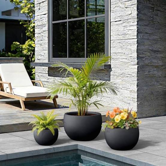 black pots