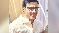 एक महीने की बेटी के सिर से उठा ...