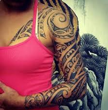 Contenido 3 tatuajes maoríes en el hombro y pecho 5 tatuajes maoríes o tatuajes polinesios la zona del hombro y el pecho es una de las zonas preferidas por los hombres para hacerse. 39 Ideas De Tatuajes Maories De Hombre Mujer Fotos Significado