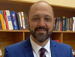 Eu garatujo, tu gatafunhas, ele rabisca…