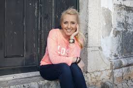 She is an actress, known for remédio santo (2011), mulheres (2014) and flor do mar (2008). Sofia Alves Esta Refugiada No Campo E Dedicada A Religiao Holofote