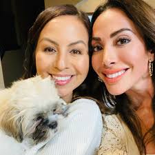 We had a beautiful thanksgiving with our amigos @sandragrealty and JJ.  Thank you for having us! The last picture is all the Gonzalez family back  together again! (Manny and I were standing