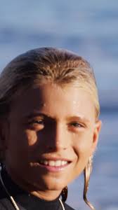 Bittersweet when your 10 y/o surfs better than you 🤣 @kingnicolsurf 👑  @dryrobe #ad #dryrobe