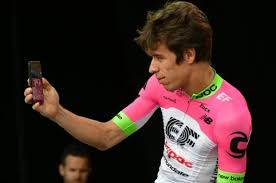 De tener fuerzas, rigoberto urán buscará descontarle segundos a richard carapaz y jonas vingegaard para meterse en el podio. Rigoberto Bromea A Periodista Piolin En Tour De Francia