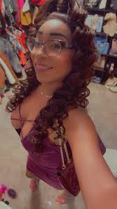 I'm single and looking for a partner. 🥰 I know I'm older and maybe not as  attractive as I used to be, but if anyone wants to get to know me, I'd