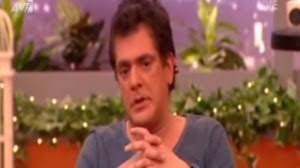 Ο δημοσιογράφος που συγκλόνισε με τη δημόσια εξομολόγησή του ότι είναι φορέας, μιλά για τη μετάδοση του ιού και για το πώς ο ίδιος κόλλησε Pn2tusjglxtf3m