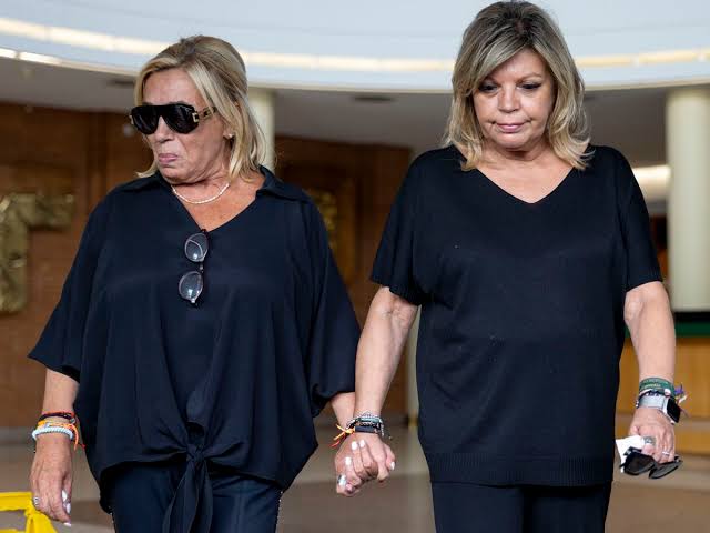 El lenguaje corporal de Terelu Campos y Carmen Borrego tras la muerte de María Teresa Campos: sus gestos clave y significado