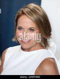 Katie Couric arrive pour le Vanity Fair Partie à l'édifice de la Cour  suprême de l'État qui déclenche le début du Festival du film de Tribeca le  17 avril 2012 à New