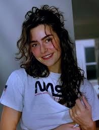 I think you should spam the feed with selfies, you look amazing! 😉😁 Nice  to e-meet you, Rachel! Greetings from a new friend from Norway 🇧🇻✨️🥰