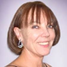 Dee Muller's Instagram, Twitter & Facebook