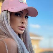 Miriam Manriquez's Instagram, Twitter & Facebook