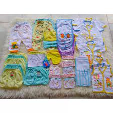 Bayi mengalami suatu proses perubahan dikenal sebagai periode transisi yaitu periode yang dimulai ketika bayi keluar dari tubuh ibu harus beradaptasi dari keadaan. Paket Perlengkapan Bayi Laki Laki Newborn Bayi Baru Lahir Murah Hemat Lazada Indonesia