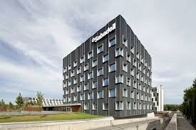 Gallery Of Banc Sabadell Headquarters Bach Arquitectes 1 Apartment Building Building Architecture