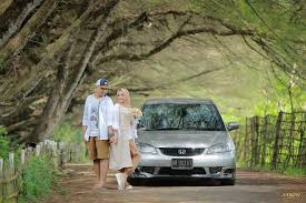 Pose berdua dalam busana jawa dan berada di depan rumah joglo dapat terlihat resmi, santai, atau. 15 Spot Prewedding Jogja Outdoor Terbaik Tugu Wisata