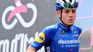 Evenepoel out of giro d'italia after stage 17 crash. Nach Sturz Evenepoel Steigt Aus Dem Giro Aus Kicker