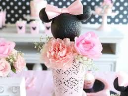 How to make easy minnie mouse centerpieces. Diy Minnie Mouse Floral Marquee Centerpiece Fun365