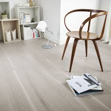 Mayfair Pearl River Oak Has Mesmerising Tonal Variations And An Intense Grain Perfect For A Home With A Bold Decor Or Creative Atmosphere Directwoodflooring