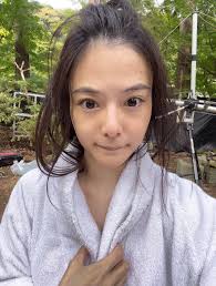 拍攝NHK 大河劇的吉高寧寧】** 她們當天凌晨四點就到拍片現場，並把全身塗成青白色。  資料來源：Ｘ「吉高寧々@yoshitakanene」（連結晚點在留言裡補上）