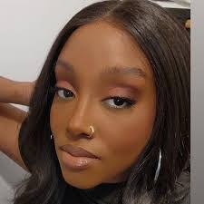 Alyson Perry's Instagram, Twitter & Facebook